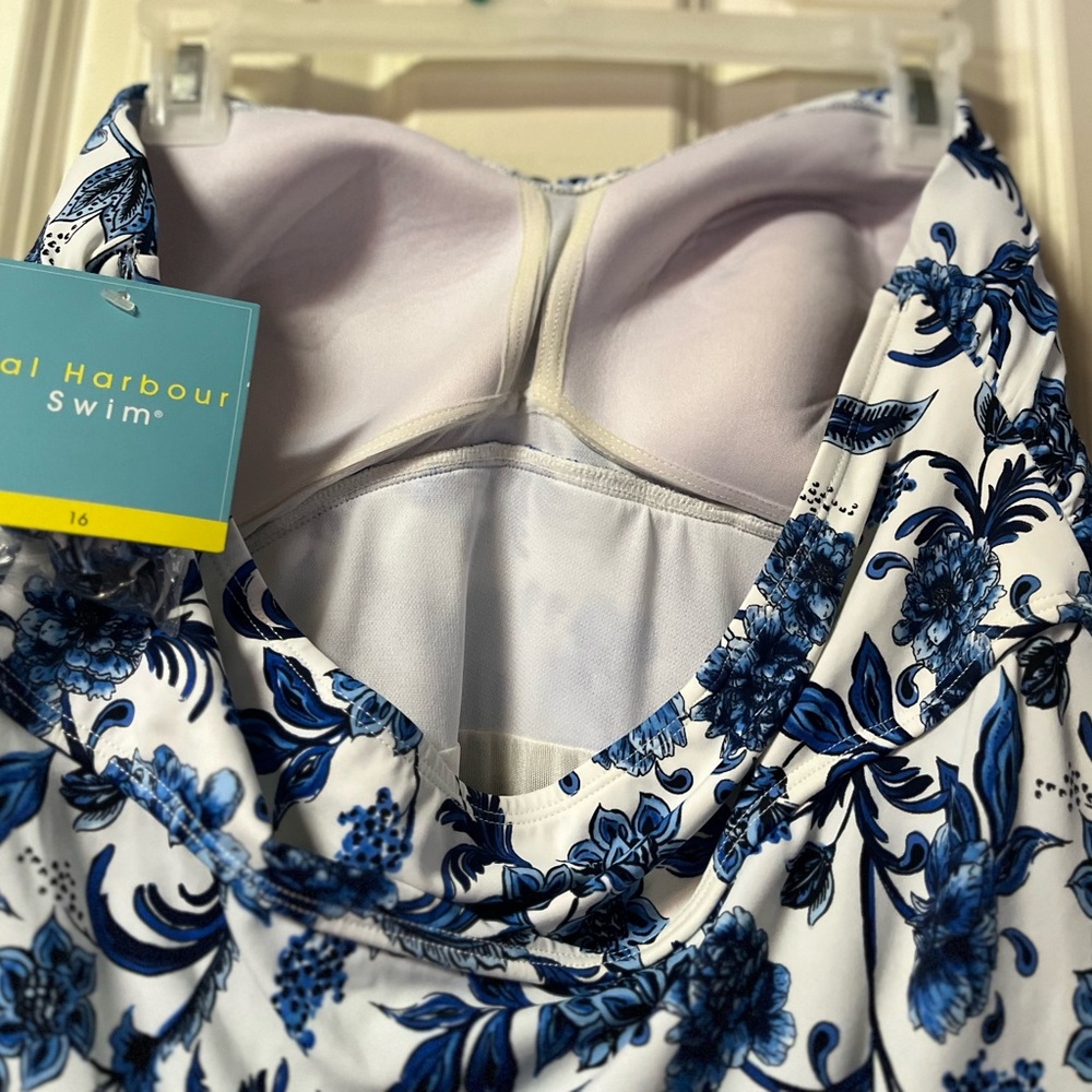 **New**With Tags ~ Bal Harbour ~ Women’s ~ Swimsuit ~ Size 16 ~ XL ~ With Straps - Picture 10 of 16